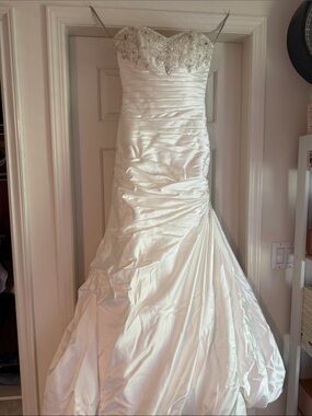 Maggie Sottero Ivory Strapless Beaded Sweetheart Wedding Gown